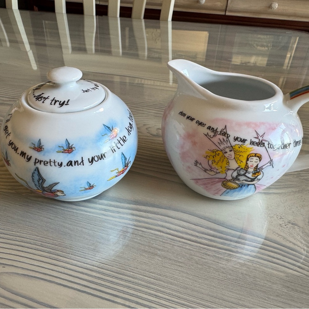 Decorative Wizard Of Oz Ceramic Creamer and Sugar Set